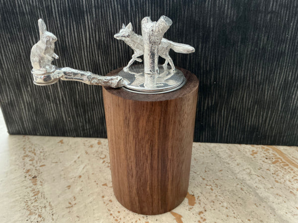 Salt and pepper grinders