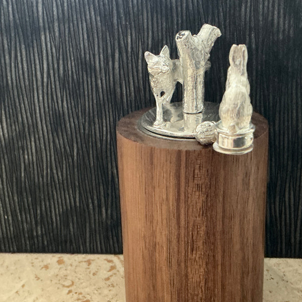 Salt and pepper grinders